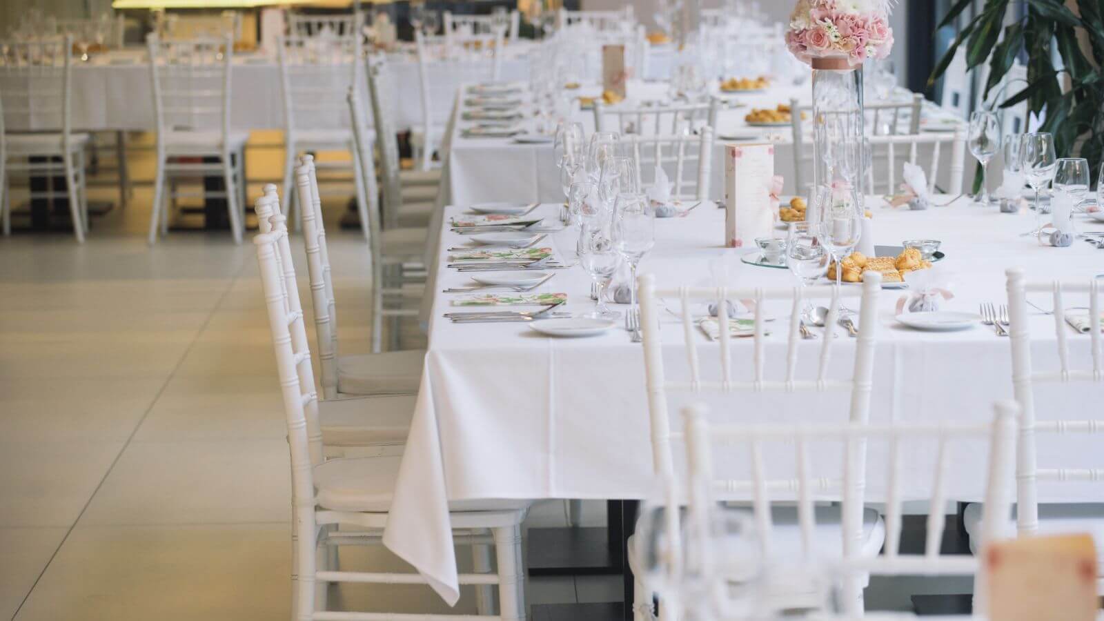 table et chaise pour marriage en location